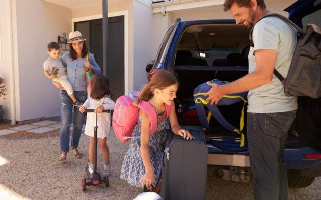 Viajar con hijos en vacaciones: cambios en el permiso para salir del país