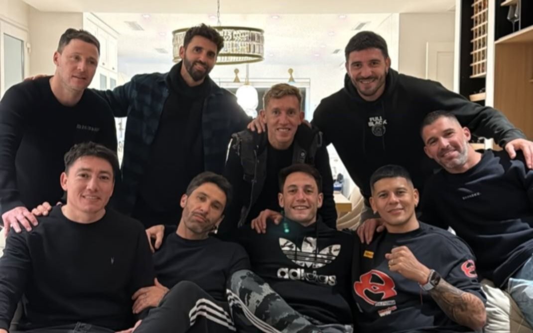 Marcos Rojo se sube al ring y da pelea: la sorpresiva foto con ex pinchas, triperos y un invitado especial