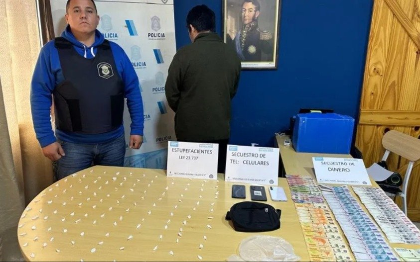 Un detenido, secuestro de cocaína y dinero en efectivo en Quilmes Oeste