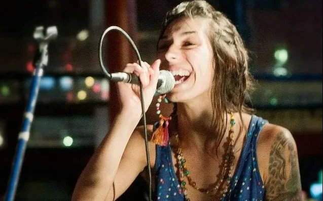 Mensajes de bronca y dolor por la cantante de La Plata que murió tras los reclamos de ajustes en oncología