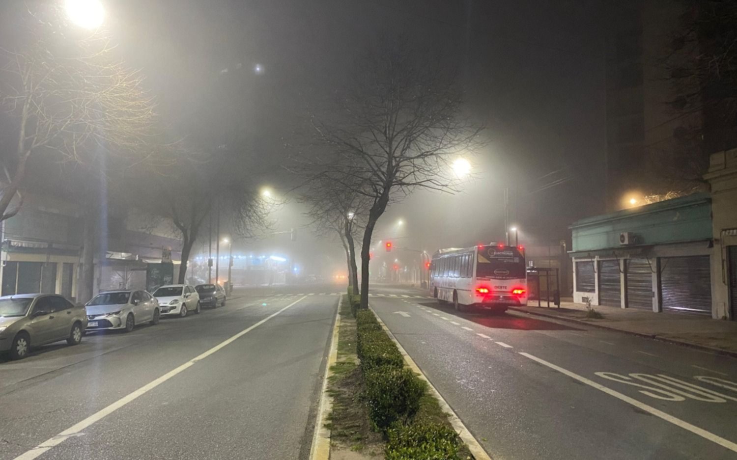La niebla cubre la Ciudad en un sábado con temperaturas de primavera: cómo sigue el tiempo