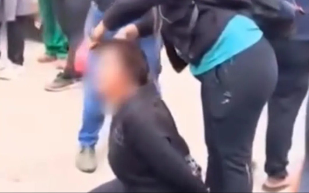 Tensión en la frontera: lincharon a una mujer argentina en Bolivia acusada de un robo millonario