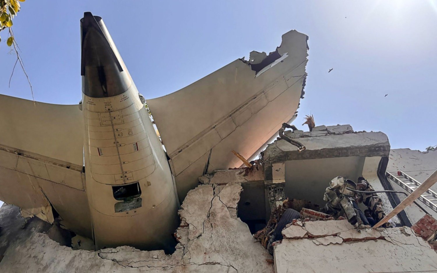 ¡El avión se quedó sin combustible!: la increíble charla entre los pilotos antes de estrellarse