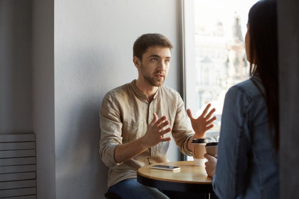 Hablar por atrás: menos frontalidad y más hipocresía