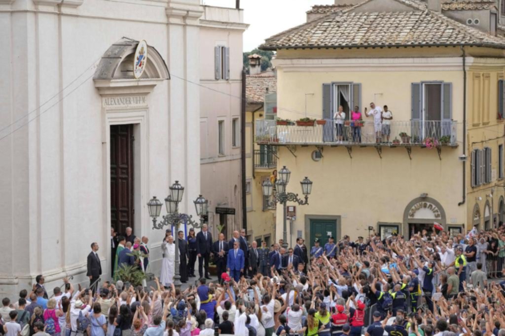 Primer Ángelus del Papa León en Castel Gandolfo