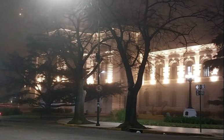 Lunes con mucha neblina en La Plata, y a la espera de las tormentas: así estará el tiempo