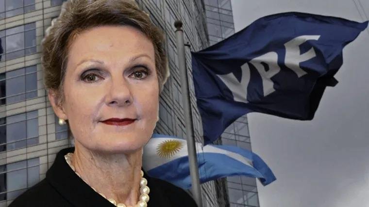 YPF: rechazan suspender la entrega de acciones, otro revés para Argentina