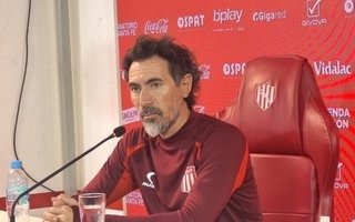 La consulta que enfureció a Eduardo Domínguez: "Es como que le pregunten a Guardiola si va a seguir o no"