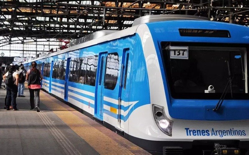 El tren Roca La Plata y una jornada con demoras por accidente y robo de cables