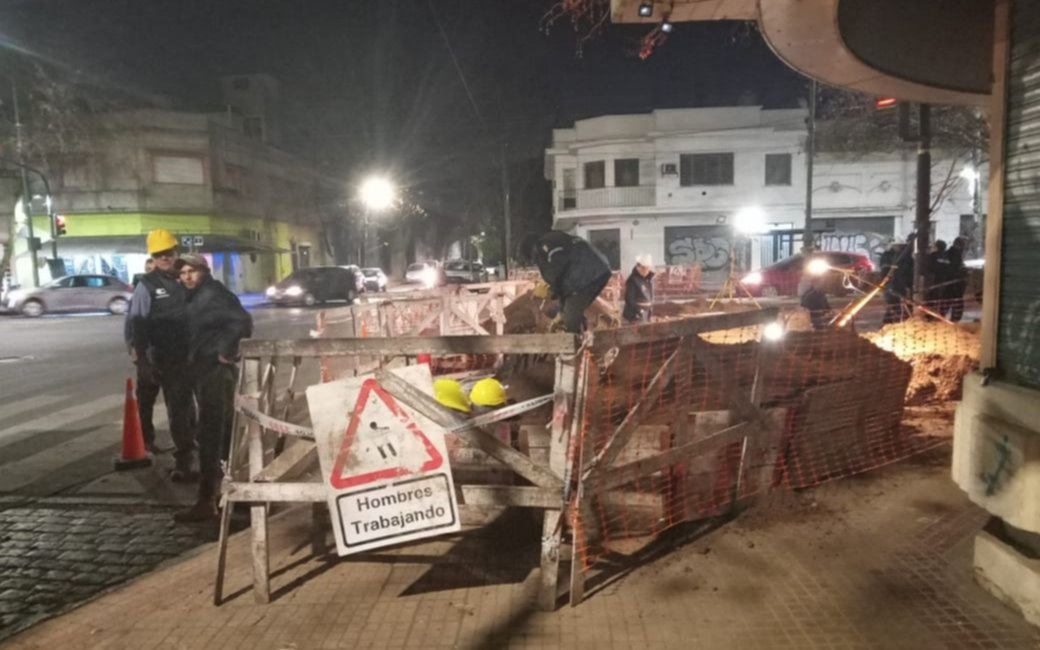 Reparan una importante pérdida de gas en una esquina céntrica de La Plata