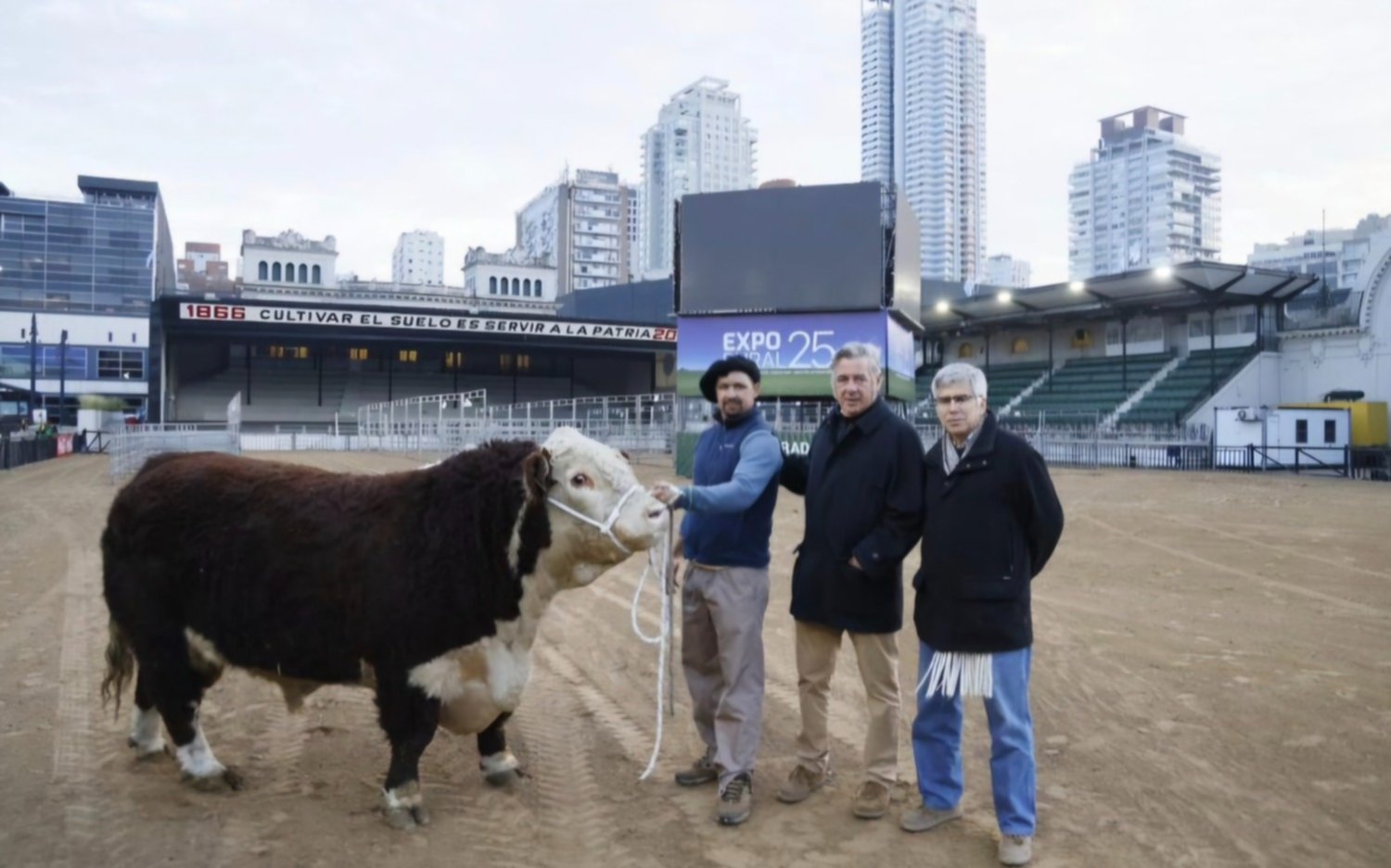 Un toro Hereford dio inicio a la Expo Rural 25, que se extenderá hasta el domingo 27