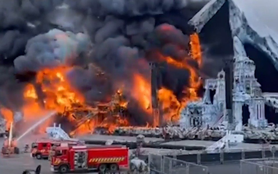 Un voraz incendio consumió el escenario principal de la Tomorrowland en Bélgica