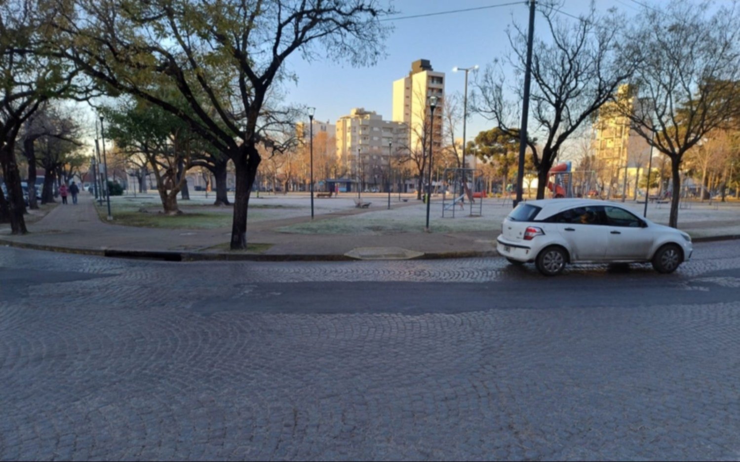 Pasó la lluvia y llegó el frío para quedarse en La Plata: ¿cómo sigue el tiempo?