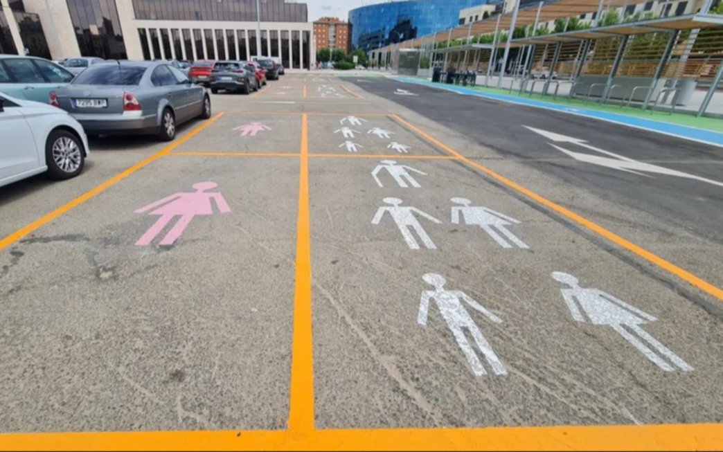 Polémica en España: implementan plazas de estacionamiento exclusivas para mujeres