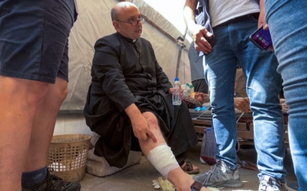 El Gobierno le pidió a Israel que asista al cura argentino Gabriel Romanelli herido en el bombardeo a Gaza