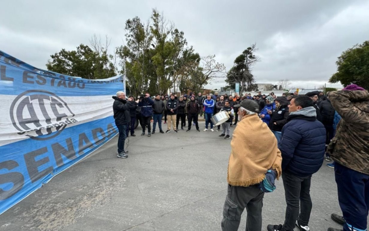 Corte y caos en la subida de Autopista en La Plata por una protesta de trabajadores del Astillero