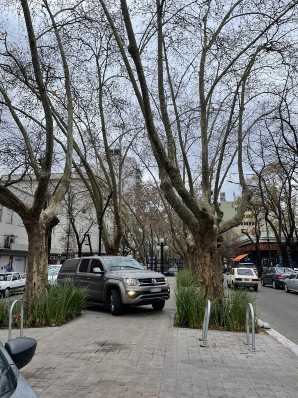 Estacionamiento sobre la rambla de 51 de 4 a 6