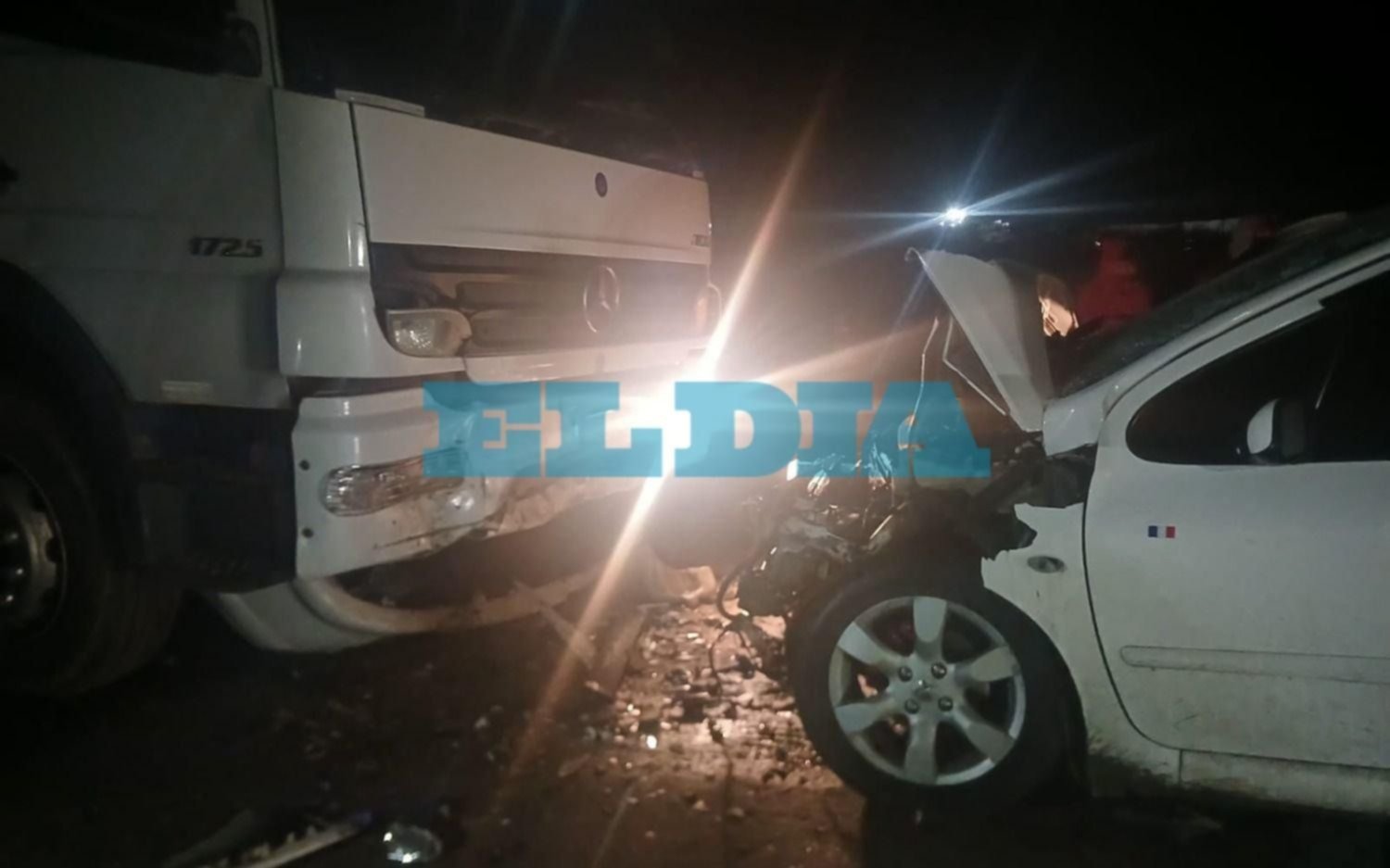 Tragedia en La Plata: chocó contra un camión y murió en la Ruta 36