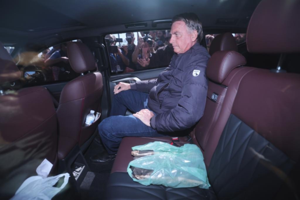 Bolsonaro “en el horno”: arresto domiciliario y tobillera