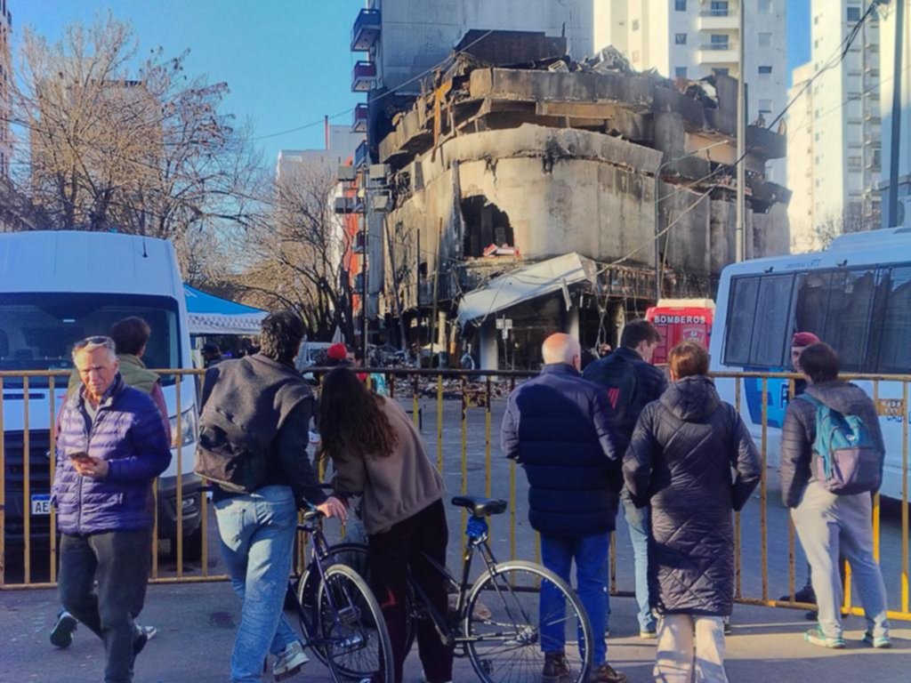 Las otras caras del incendio: evacuados sin volver, comercios afectados