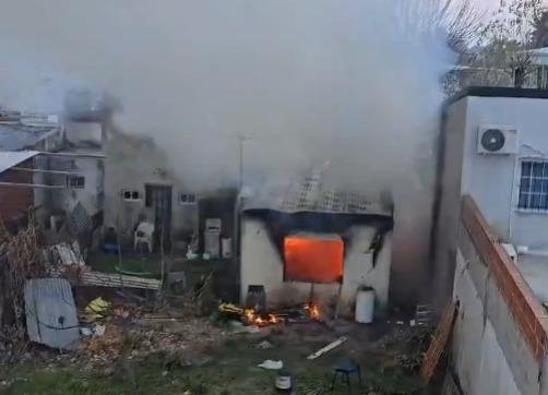 Ensenada: una joven madre y su hijo perdieron todo en medio de las llamas