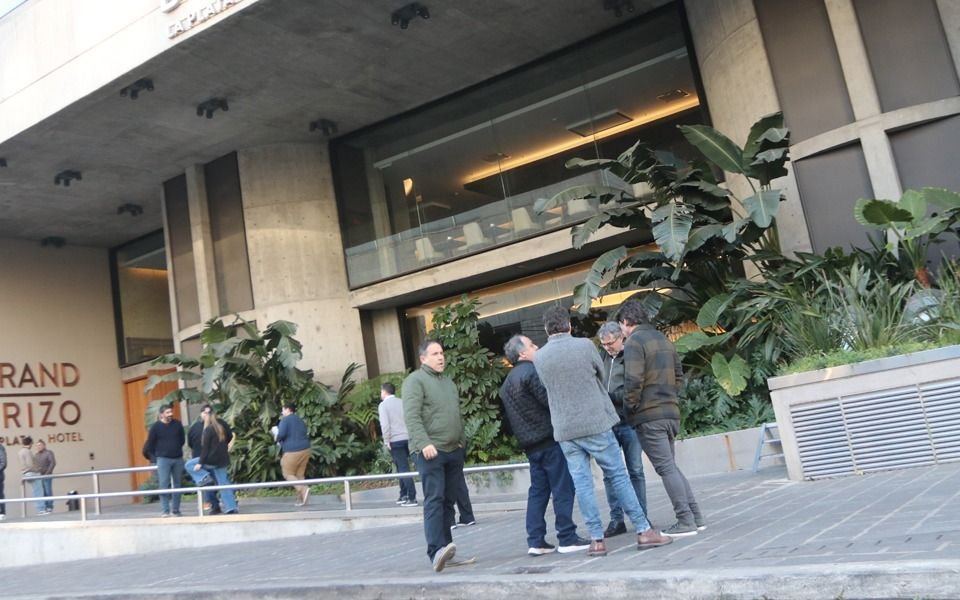 Inédito: en La Plata, LLA-PRO y Somos Buenos Aires comparten el hotel