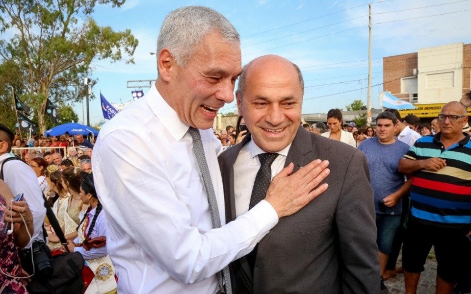 Los intendentes Mario Secco y Fabián Cagliardi, de Ensenada y Berisso, van como testimoniales 