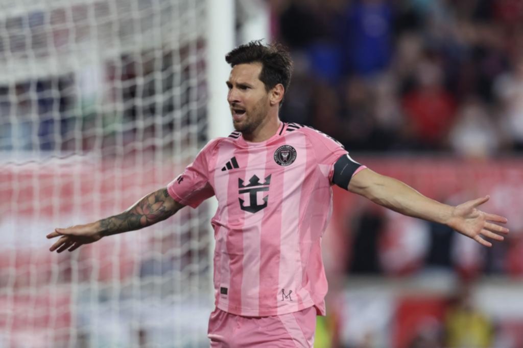 Messi, figura: aportó un doblete y una asistencia en la goleada del Inter