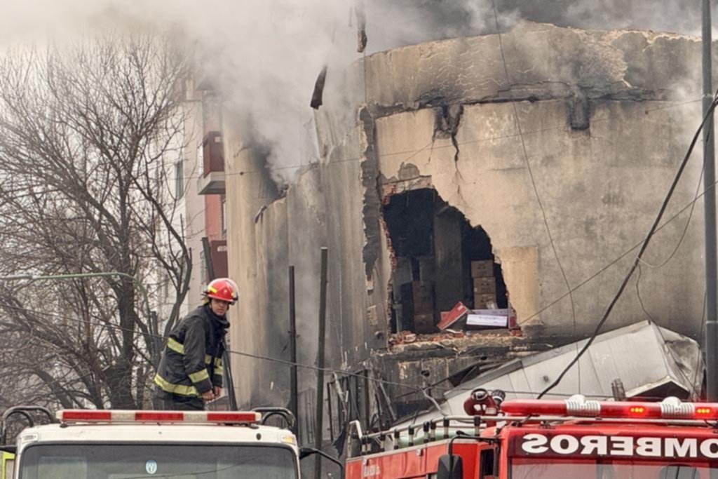 Crece la sospecha de que una falla eléctrica inició el fuego en el depósito