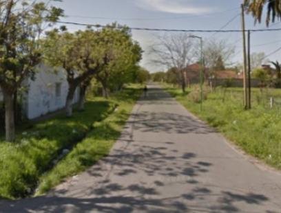 Dos motos lo rodearon y lo atacaron a culatazos