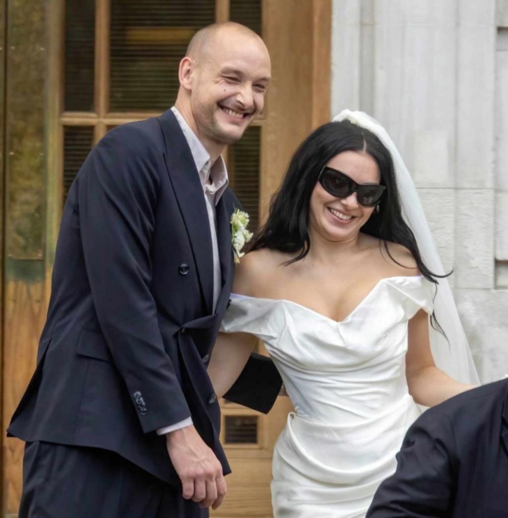 No tan “brat”: Charli XCX se casó con George Daniel y se viene un fiestón
