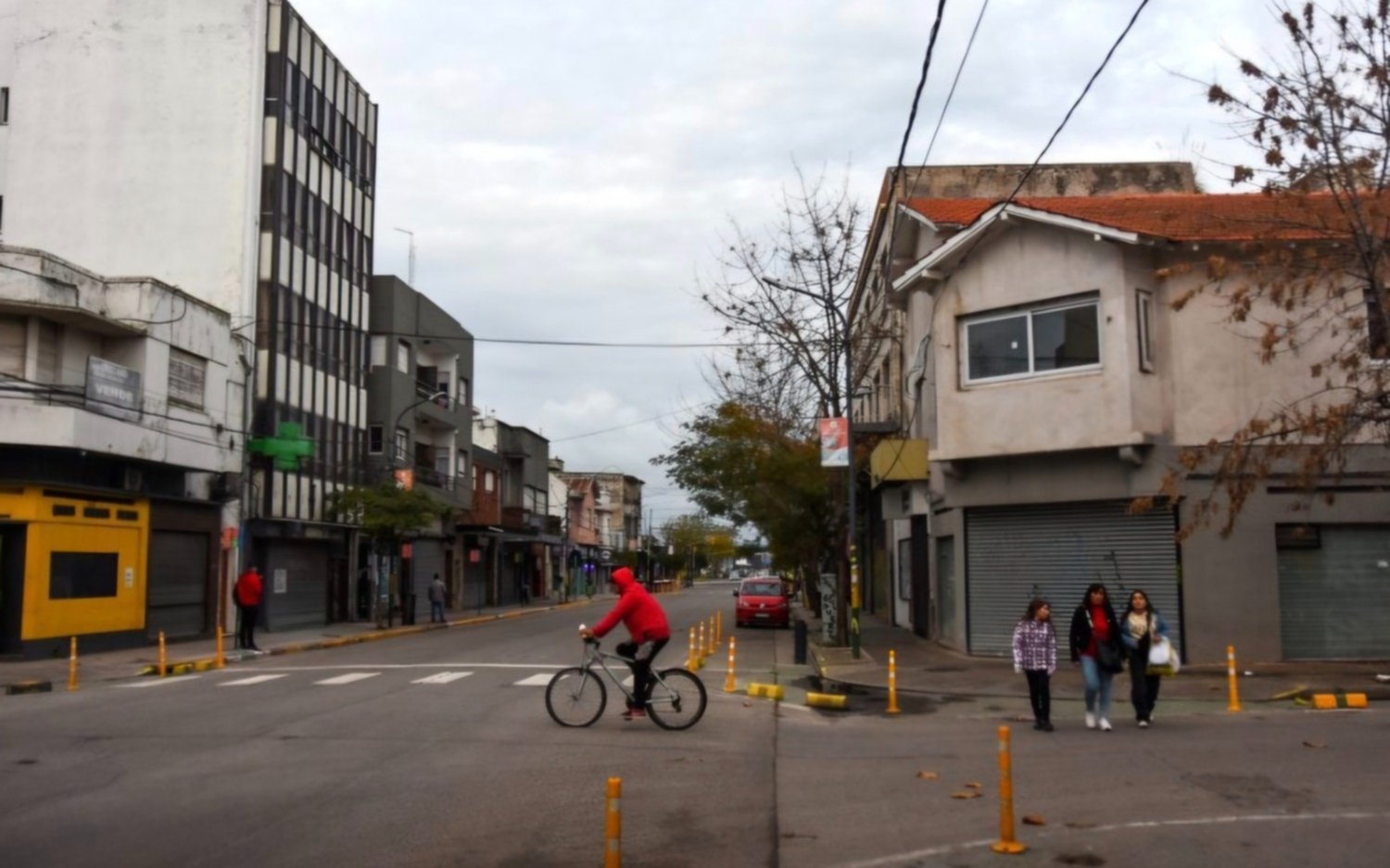 Comercios de Mar del Plata cierran antes por inseguridad y caída del consumo, alertó el SECZA