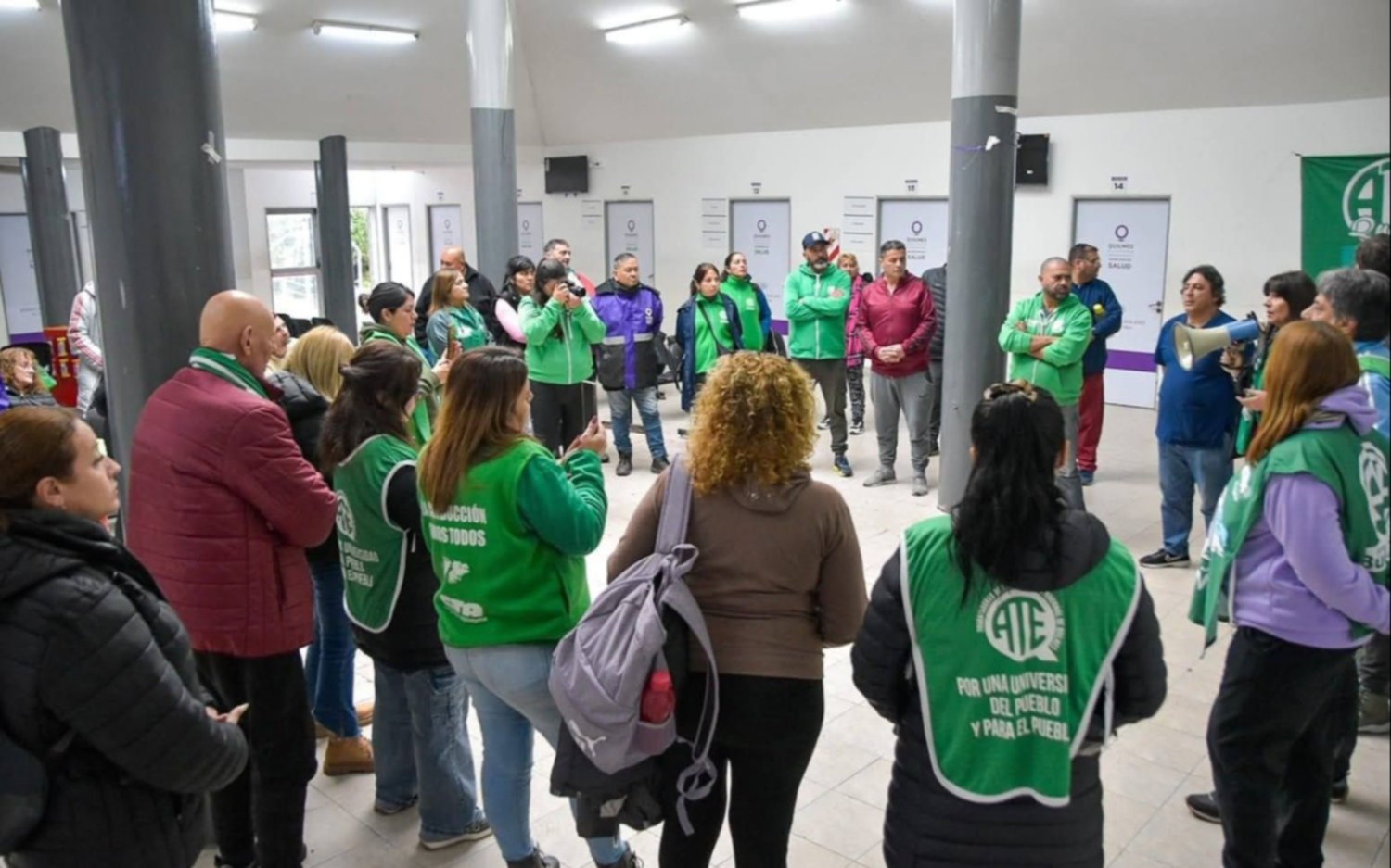 Olla popular y radio abierta en Hospital Oller de Solano por bajos salarios de trabajadores municipales