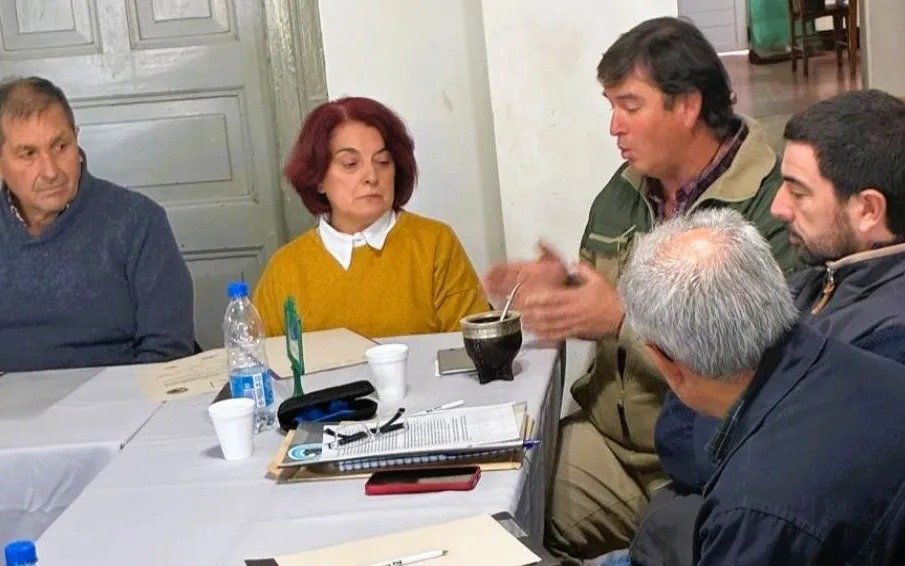 Reclamos por retenciones y educación rural marcaron reunión tras acto en 9 de Julio