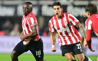 Estudiantes dio vuelta el partido y derrotó 2 a 1 a Huracán en Uno