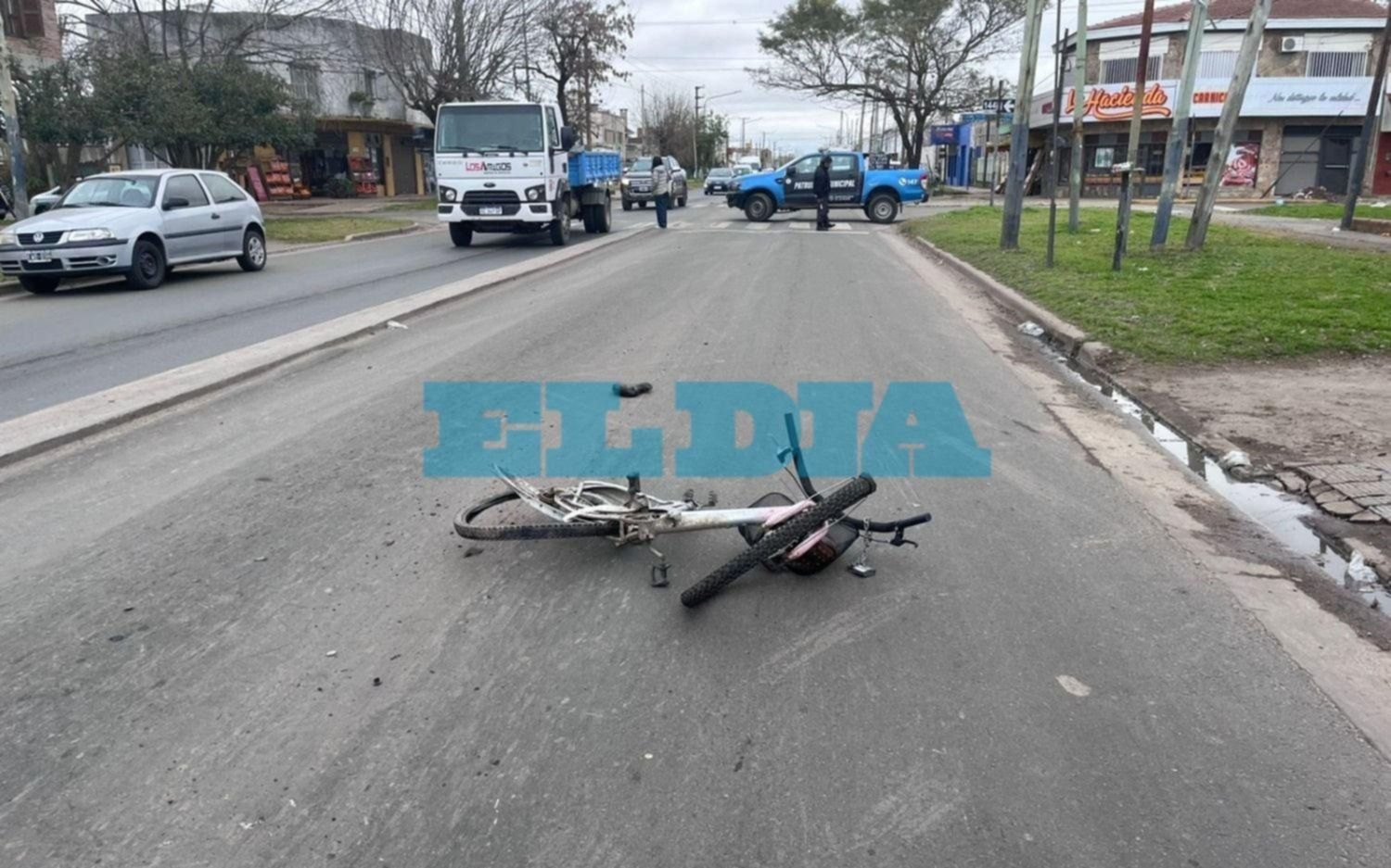 Tragedia en La Plata: un camión atropelló y mató a un ciclista 