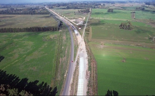 Obras en Brandsen: ensanchan y repavimentan un tramo de la Ruta 215