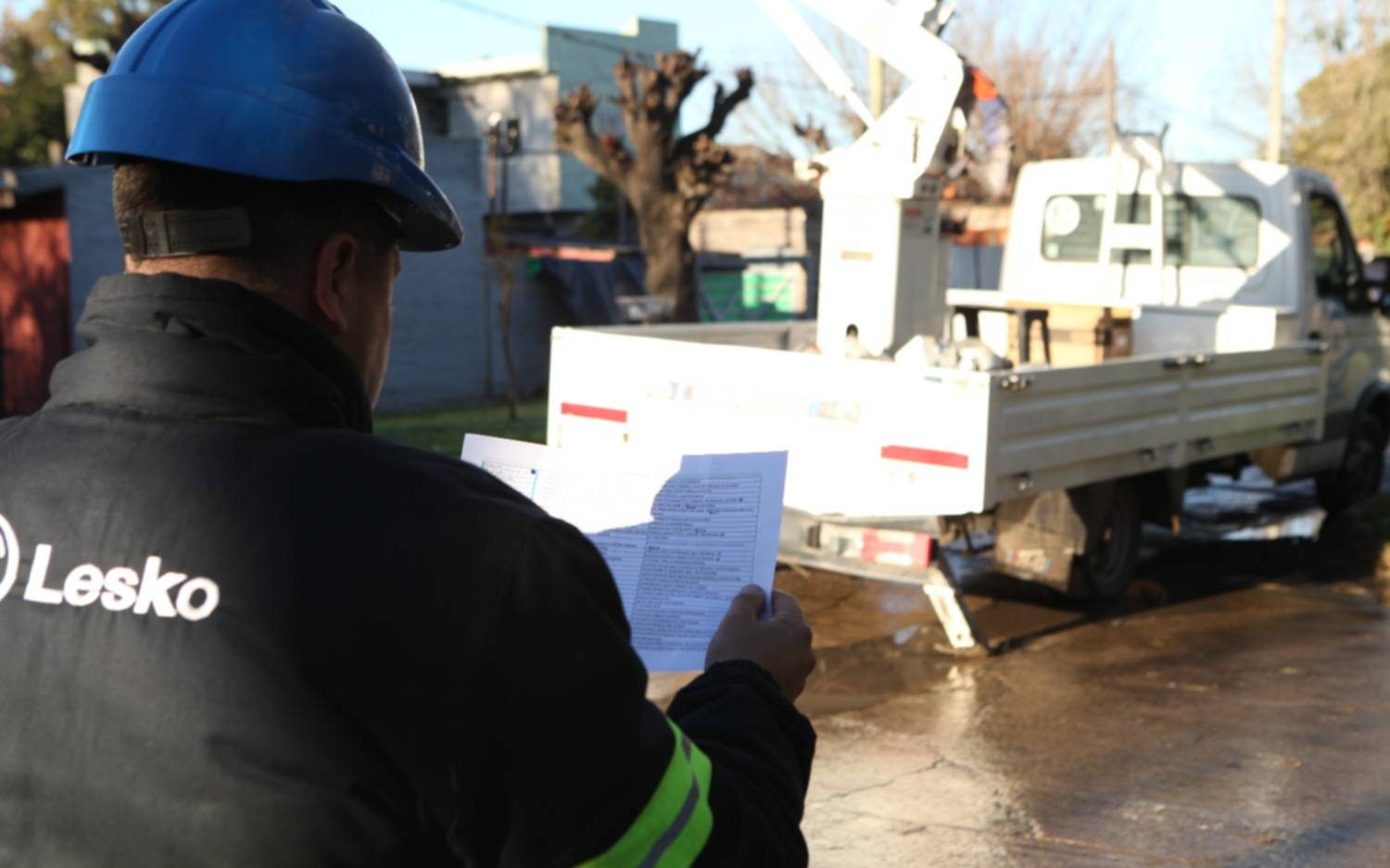 Avanzan los trabajos para iluminar las localidades de San Carlos, Romero, Hernández, Gonnet y Arturo Seguí