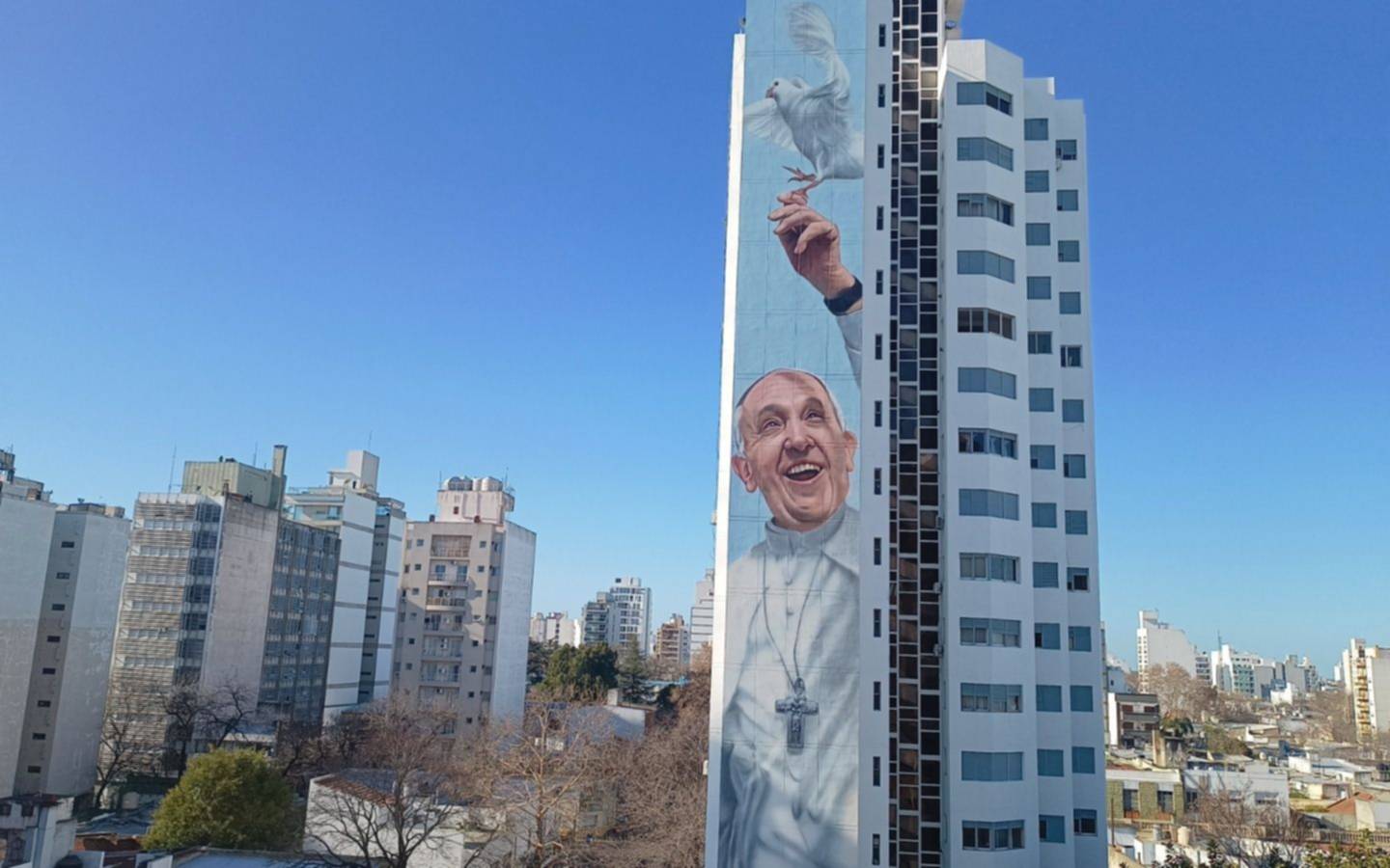 ¡Ya está listo! En La Plata, inauguran el mural del Papa Francisco más grande del mundo 