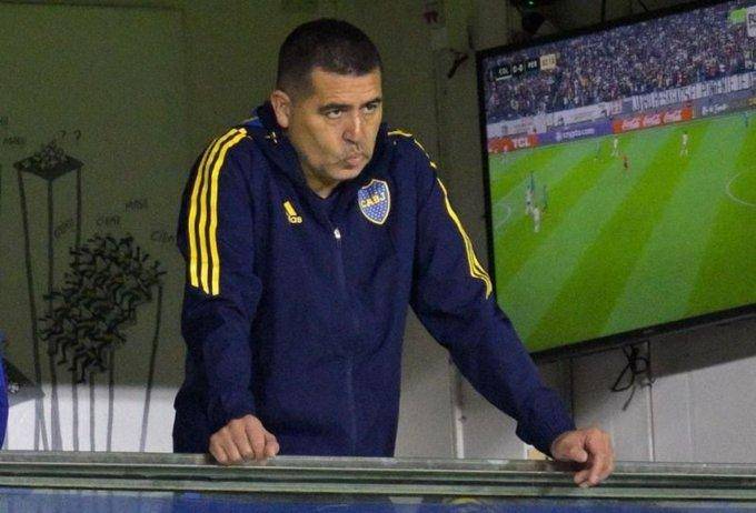 Riquelme, eje de las críticas por los fracasos