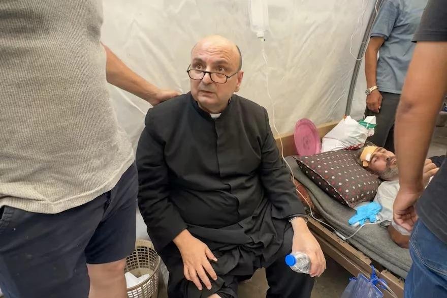El cura argentino herido dice que “en Gaza, el horror es cotidiano”