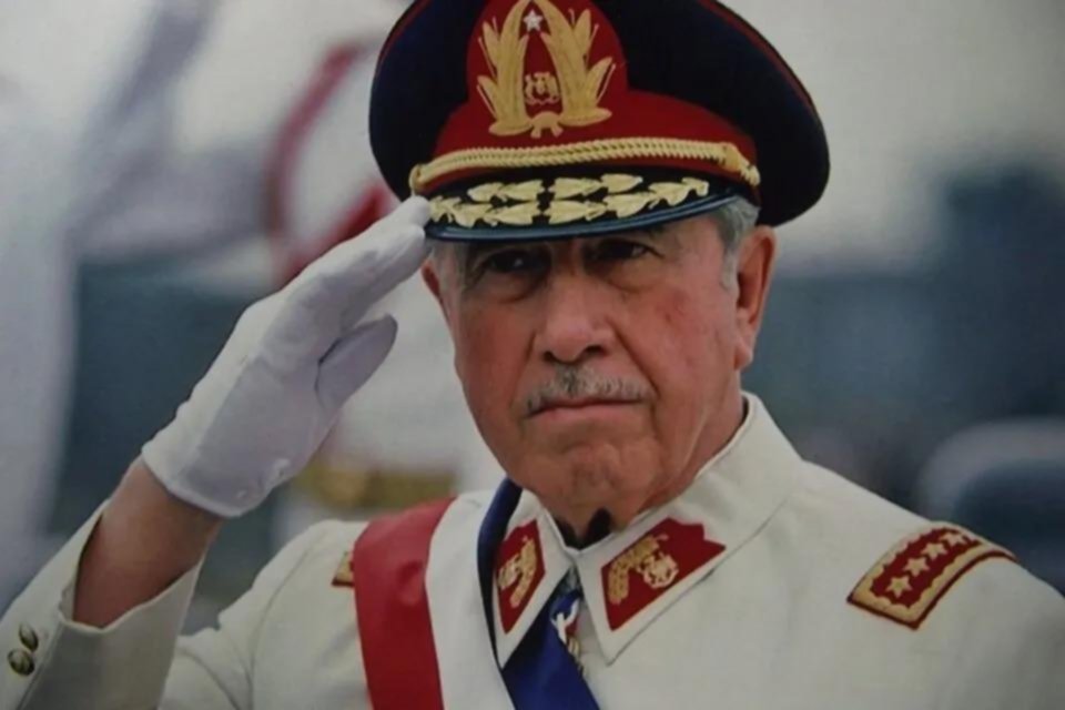 Herederos de Pinochet deben devolver U$S 16 millones
