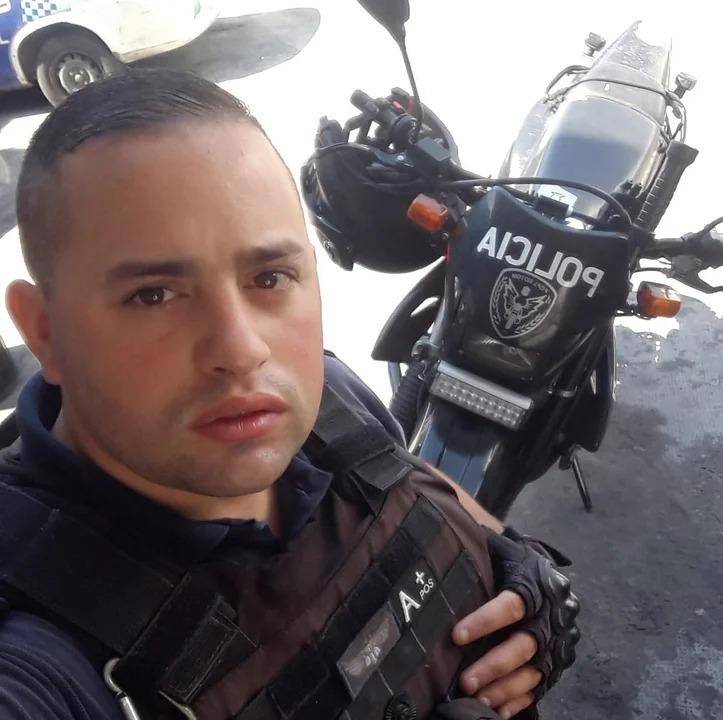 Un policía se debate entre la vida y la muerte tras recibir un tiro en la cabeza