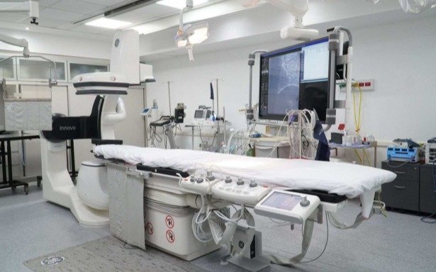 Alegría en el Hospital San Martín de La Plata: llegó un nuevo angiógrafo y equipamiento de monitoreo