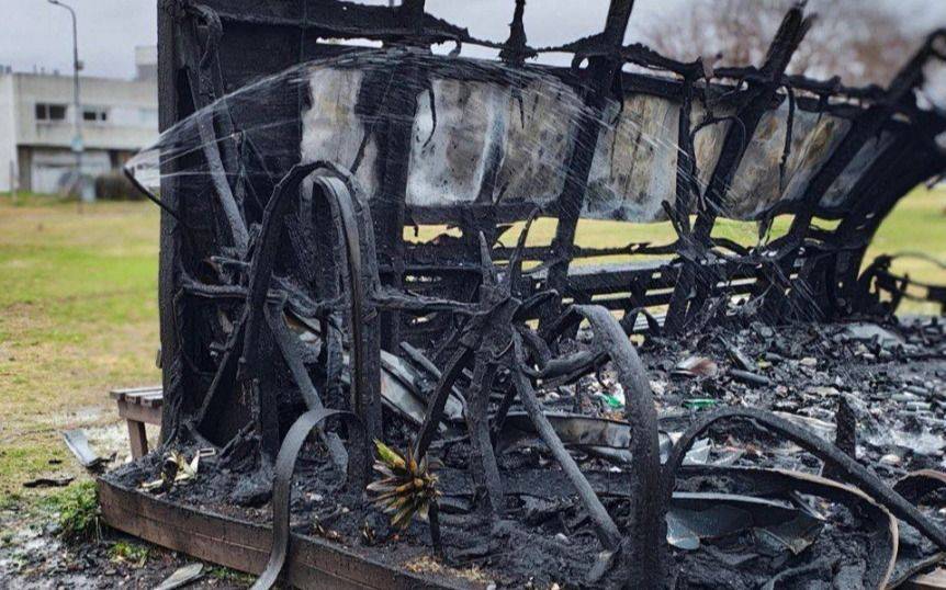 Incendian el Ecopunto del Parque Lineal Don Bosco, el noveno ataque en Quilmes