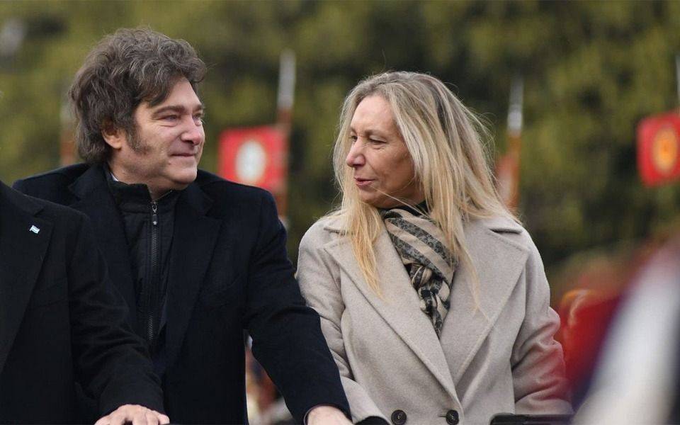 Javier Milei salió a bancar a su hermana Karina: “Le dicen pastelera y les llenó de crema...”