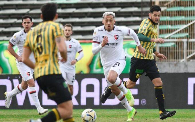 Barbarie en la tribuna durante el empate entre Aldosivi y Newell's: a facazos entre hinchas del Tiburón