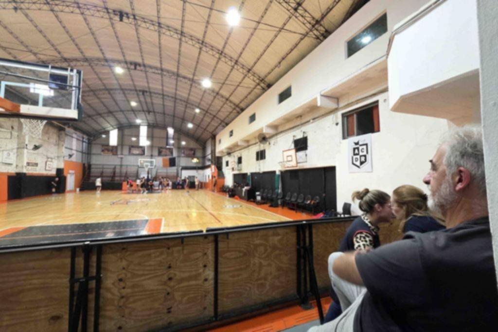 Del consultorio al banco: los clubes barriales suman profesionales