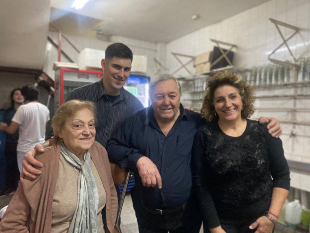 “Lo de Raúl”: el templo de la música, el baile y la cocina popular que mueve multitudes