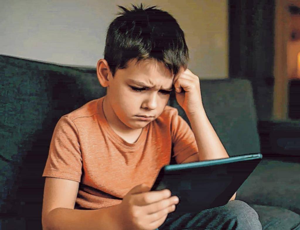 Las otras vacaciones: chicos en línea, padres en tensión